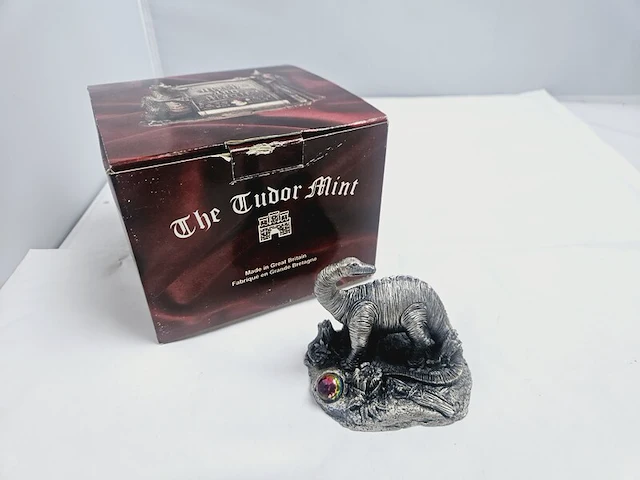 Tudor mint england - brontosaurus statuette met zilver vergoten - afbeelding 2 van  7