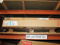 Tuimeldakvenster velux gg luk04 2070. afmeting 134 x 98cm - afbeelding 1 van  3