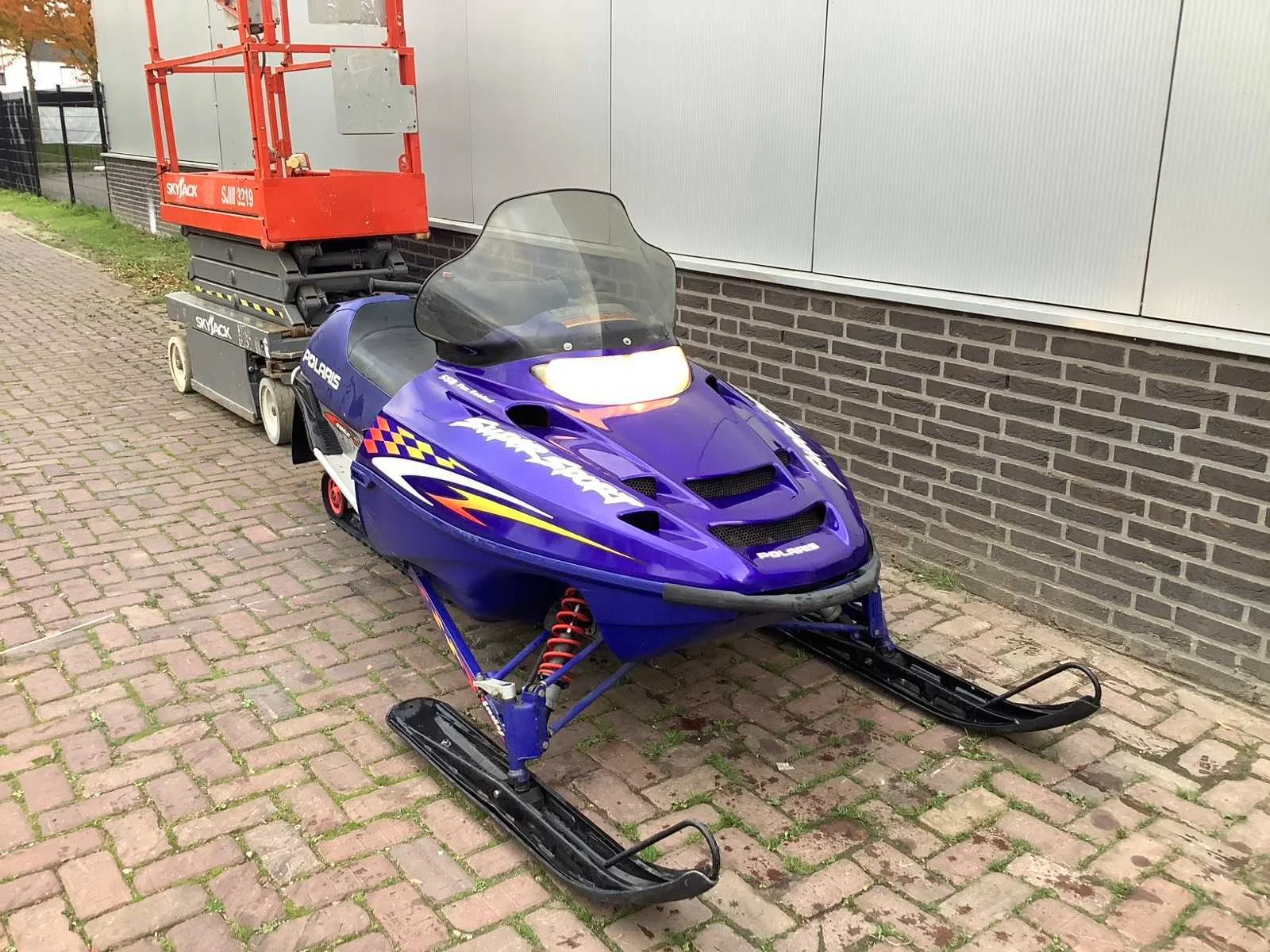 Tuin- en parkmachines, bedrijfswagens en gereedschappen wegens herorganisatie Tuin- en parkmachines, bedrijfswagens en gereedschappen wegens herorganisatie