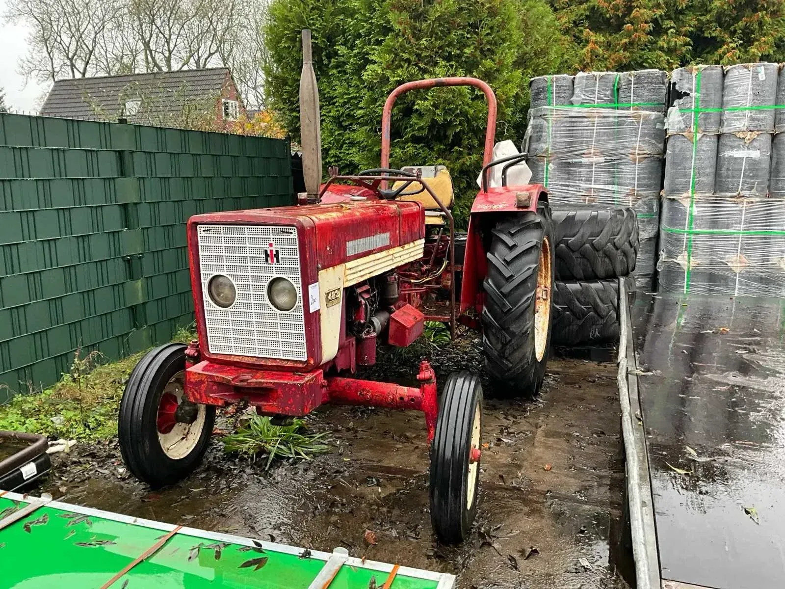 Tuin en parkmachines, gereedschappen, werkkleding en voorraad