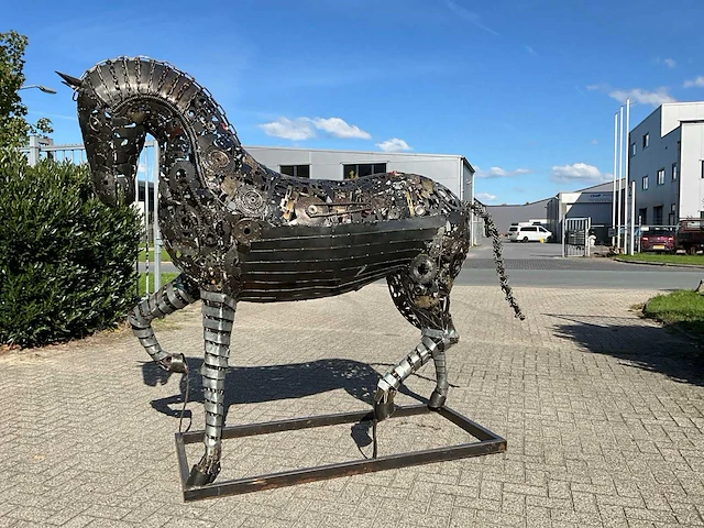 Tuinbeeld dressuur paard - afbeelding 2 van  12