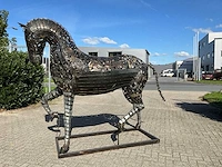 Tuinbeeld dressuur paard - afbeelding 2 van  12