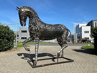 Tuinbeeld dressuur paard - afbeelding 1 van  12