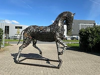 Tuinbeeld dressuur paard - afbeelding 10 van  12