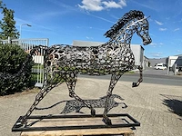 Tuinbeeld galopperend paard - afbeelding 2 van  10