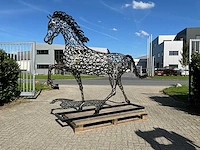 Tuinbeeld galopperend paard - afbeelding 1 van  10
