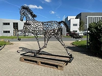Tuinbeeld galopperend paard - afbeelding 7 van  10