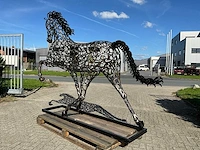 Tuinbeeld galopperend paard - afbeelding 8 van  10