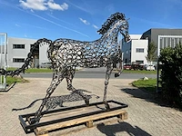 Tuinbeeld galopperend paard - afbeelding 9 van  10