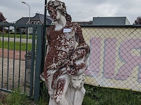 Tuinbeeld man met leeuw - afbeelding 2 van  9