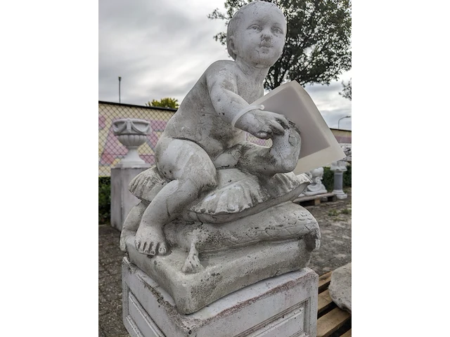 Tuinbeeld op sokkel - afbeelding 5 van  8
