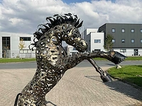 Tuinbeeld steigerend paard - afbeelding 6 van  6