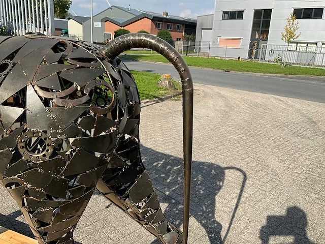 Tuinbeeld stier - afbeelding 2 van  11