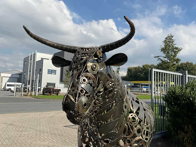 Tuinbeeld stier - afbeelding 3 van  11
