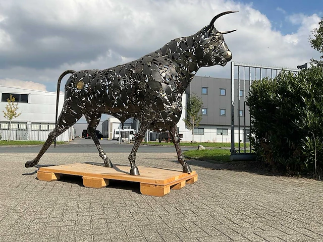 Tuinbeeld stier - afbeelding 5 van  11