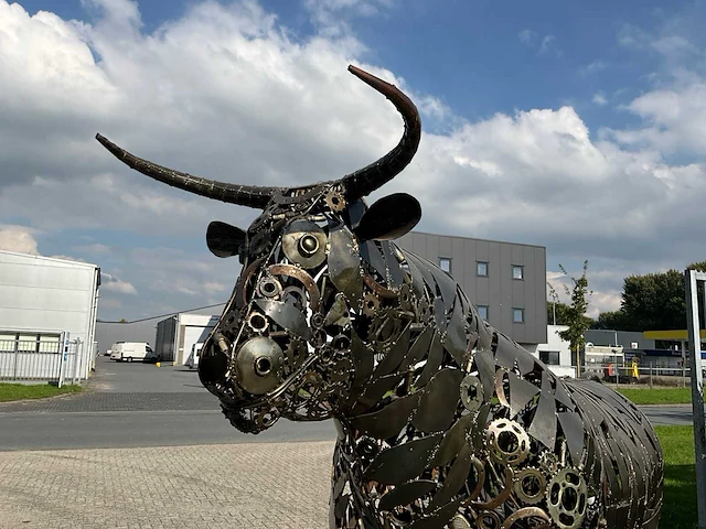 Tuinbeeld stier - afbeelding 11 van  11