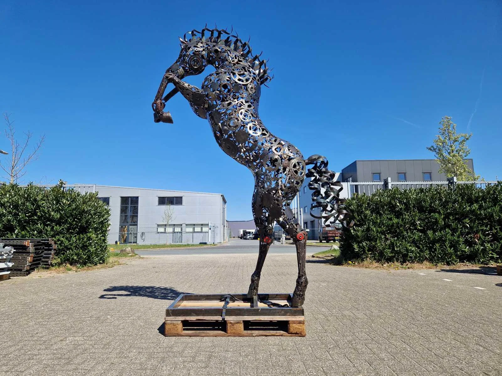 Tuinbeelden en wandsculpturen