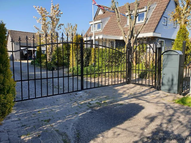 Tuinhekwerk met "vlinder" motief - 10 stuks - met lichte transportschade! - afbeelding 5 van  8