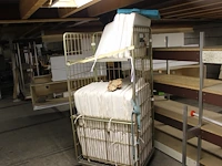 Tuinkussens in rolcontainer, ruim 30 stuks. afmeting 54 x44 cm. - afbeelding 1 van  2