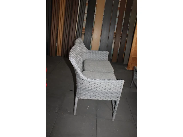 Tuinset tuindeco bestaande uit tafel met glazen topblad 44 x 86 cm, bankje 110 x 62 cm en twee stoelen. - afbeelding 5 van  6