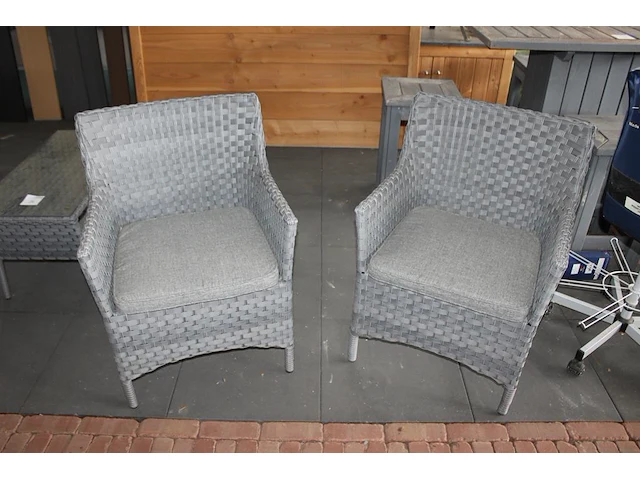 Tuinset tuindeco bestaande uit tafel met glazen topblad 44 x 86 cm, bankje 110 x 62 cm en twee stoelen. - afbeelding 6 van  6