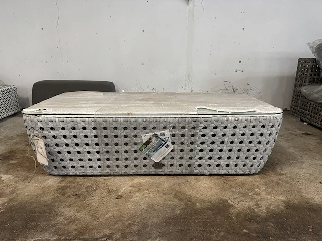 Tuintafel, bijzettafel met glasplaat 129x70x36 cm - afbeelding 1 van  5