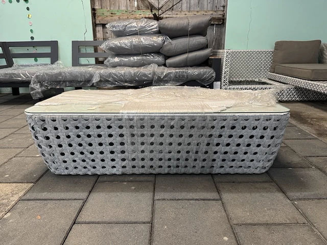 Tuintafel, bijzettafel met glasplaat 129x70x36 cm - afbeelding 1 van  4