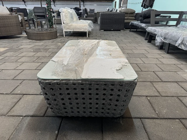 Tuintafel, bijzettafel met glasplaat 129x70x36 cm - afbeelding 2 van  4
