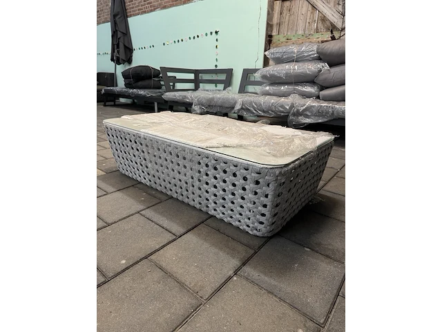 Tuintafel, bijzettafel met glasplaat 129x70x36 cm - afbeelding 3 van  4