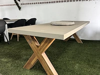 Tuintafel met acaciahouten poten 250x100,5x78 cm buiten. - afbeelding 1 van  8