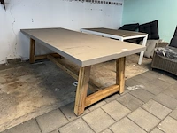 Tuintafel met acaciahouten poten 250x100,5x78 cm buiten. - afbeelding 1 van  7