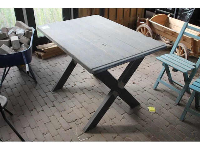 Tuintafel met metalen onderstel. afmeting 110 x 78 x 78 cm. - afbeelding 1 van  2