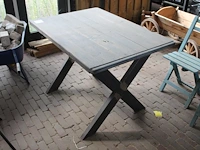 Tuintafel met metalen onderstel. afmeting 110 x 78 x 78 cm. - afbeelding 1 van  2
