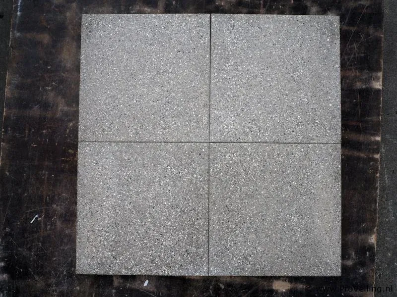 Tuinbestrating o.a.tuintegels van beton en keramiek, muurblokken & bloembakstenen