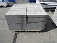 Tuintegels van beton - kleur grijs genuanceerd - 60x60x4,4cm - 32,4m² - afbeelding 2 van  2