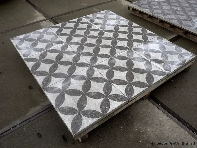 Tuintegels van beton - kleur licht grijs bloem motief - 60x60x4cm 15m² - afbeelding 2 van  4
