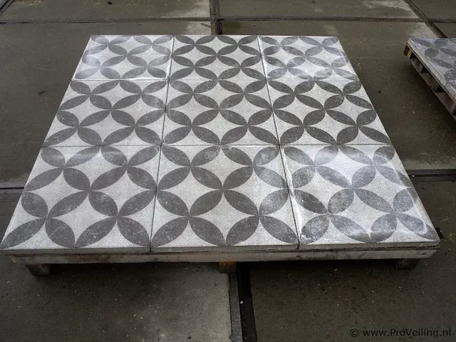 Tuintegels van beton - kleur licht grijs bloem motief - 60x60x4cm 15m² - afbeelding 3 van  4
