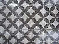 Tuintegels van beton - kleur licht grijs bloem motief - 60x60x4cm 15m² - afbeelding 4 van  4