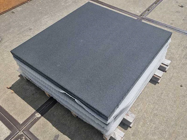 Tuintegels van beton (ca. 12m²) - afbeelding 1 van  3