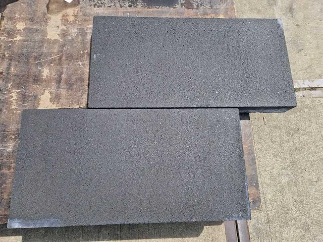 Tuintegels van beton (ca. 13.5m²) - afbeelding 1 van  1