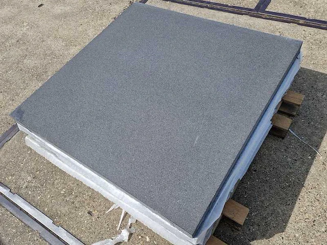 Tuintegels van beton (ca. 15m²) - afbeelding 1 van  3