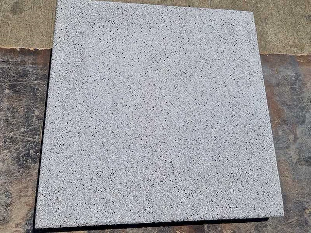 Tuintegels van beton (ca. 19,2m²) - afbeelding 1 van  1
