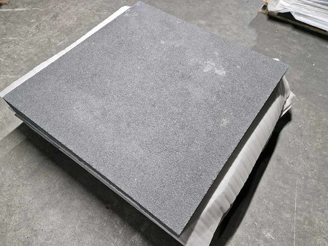 Tuintegels van beton (ca. 20m²) - afbeelding 1 van  2