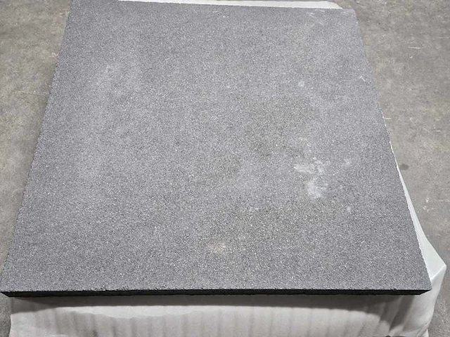 Tuintegels van beton (ca. 20m²) - afbeelding 2 van  2
