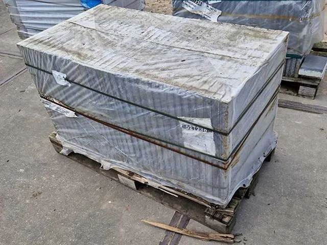 Tuintegels van beton (ca. 23m²) - afbeelding 1 van  3