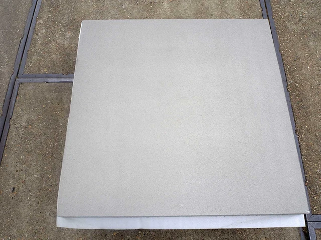 Tuintegels van beton (ca. 24.5m²) - afbeelding 1 van  2