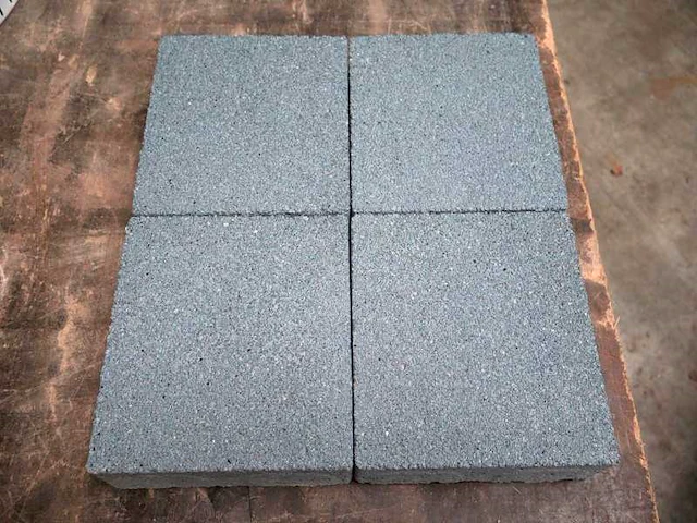 Tuintegels van beton (ca. 25.9m²) - afbeelding 1 van  2