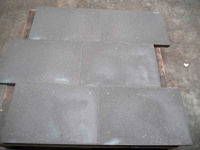 Tuintegels van beton (ca. 28,8m²) - afbeelding 1 van  2