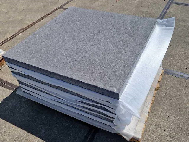 Tuintegels van beton (ca. 40m²) - afbeelding 1 van  3
