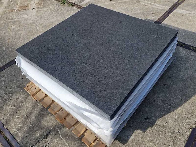 Tuintegels van beton (ca. 45m²) - afbeelding 1 van  3